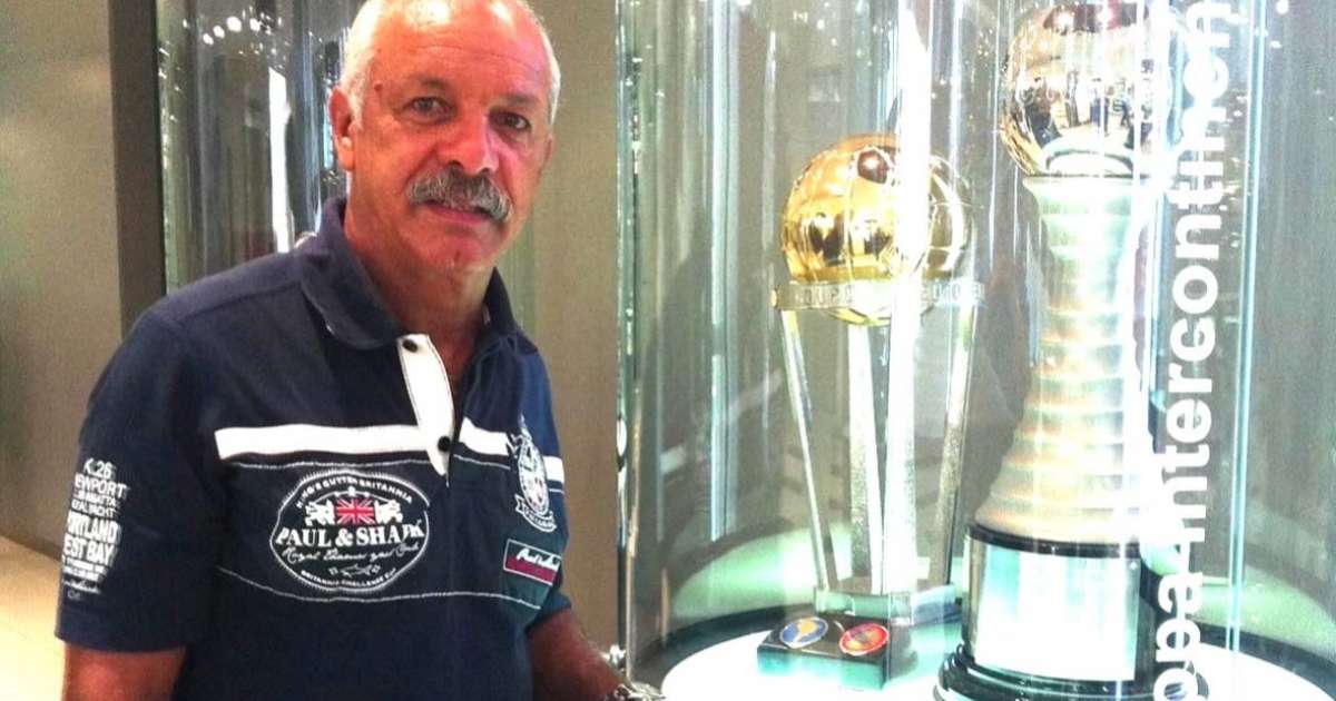 Cordão de ouro de Júnior, ídolo do Flamengo, furtado no Rio de Janeiro.