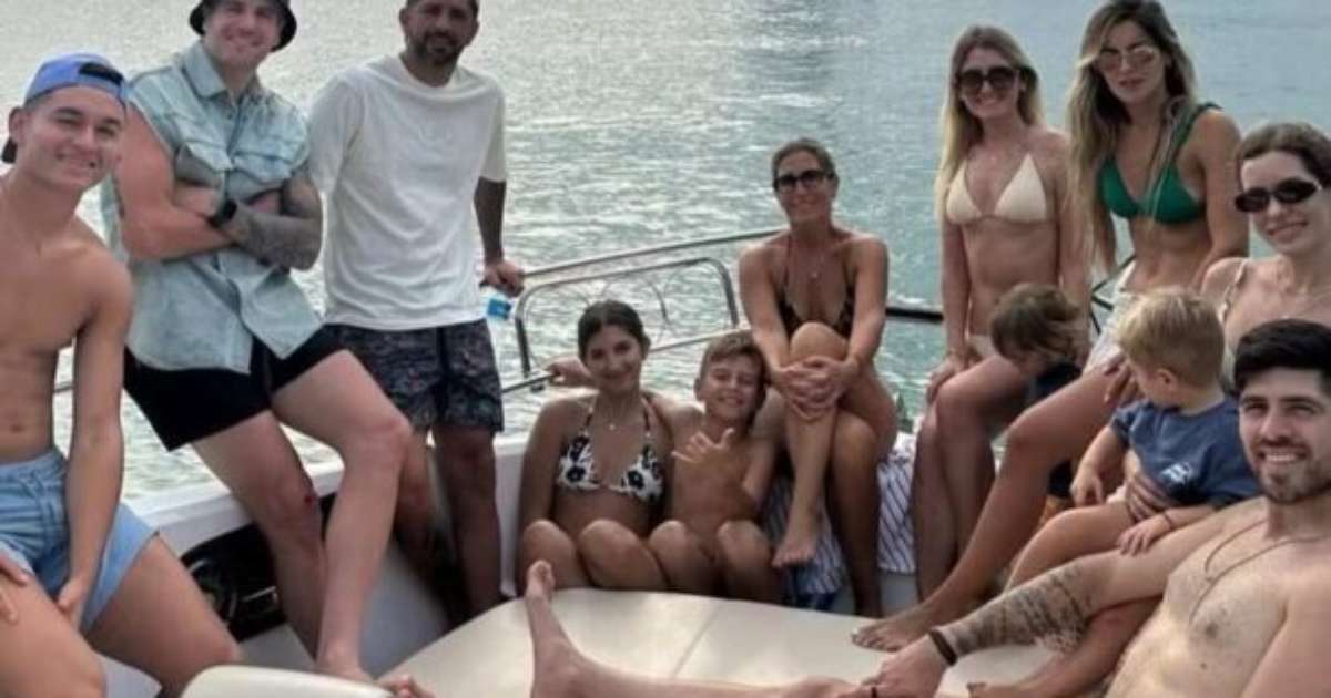 Folga de Vegetti, Alcaraz, Rossi e Emiliano Díaz em barco.