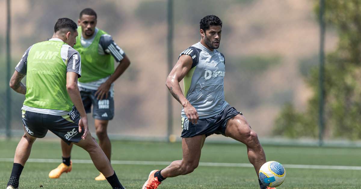 Atlético-MG enfrenta Grêmio na Arena MRV em jogo atrasado do Brasileirão.