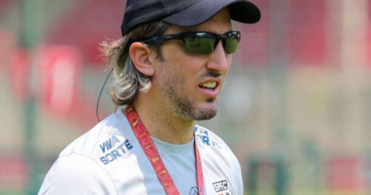 Casares se reúne com Zubeldía e renova a confiança no trabalho do treinador