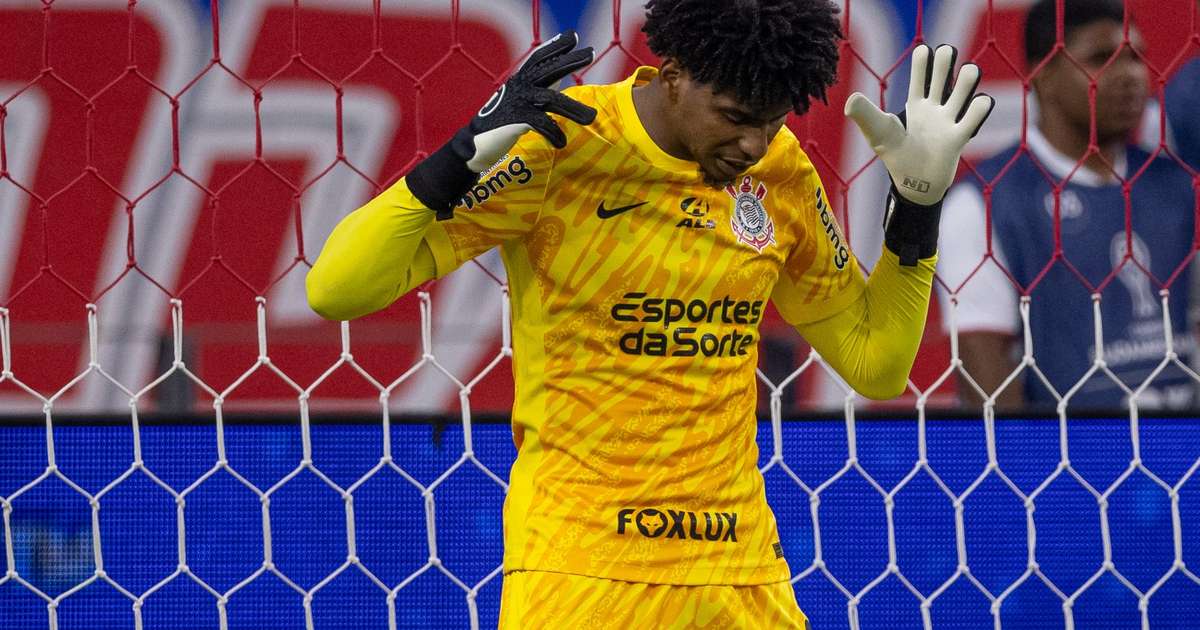 Corinthians comunica Flamengo sobre compra de direitos de Hugo Souza.