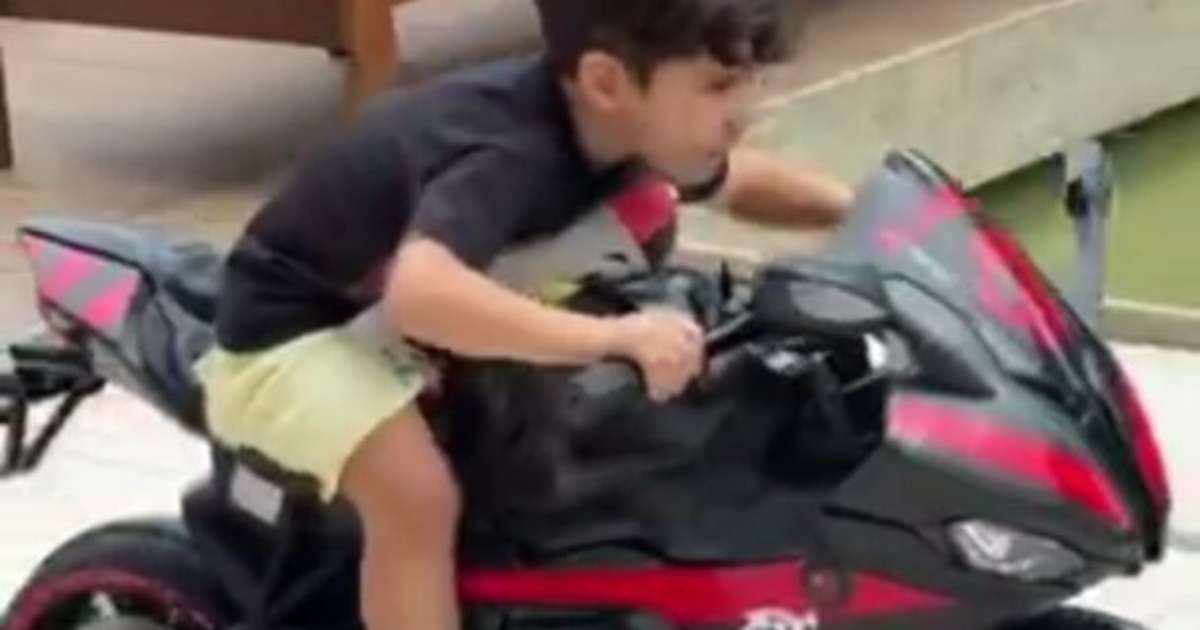 Flamengo envia presente aos filhos de Everton Ribeiro pelo Dia das Crianças