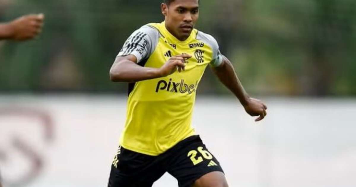 Alex Sandro Retorna aos Treinos com o Elenco do Flamengo.