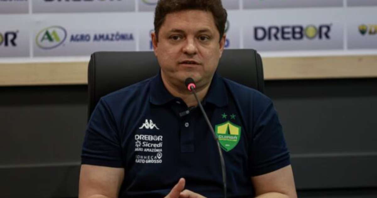 Presidente do Cuiabá critica a política de contratações do Corinthians no futebol.