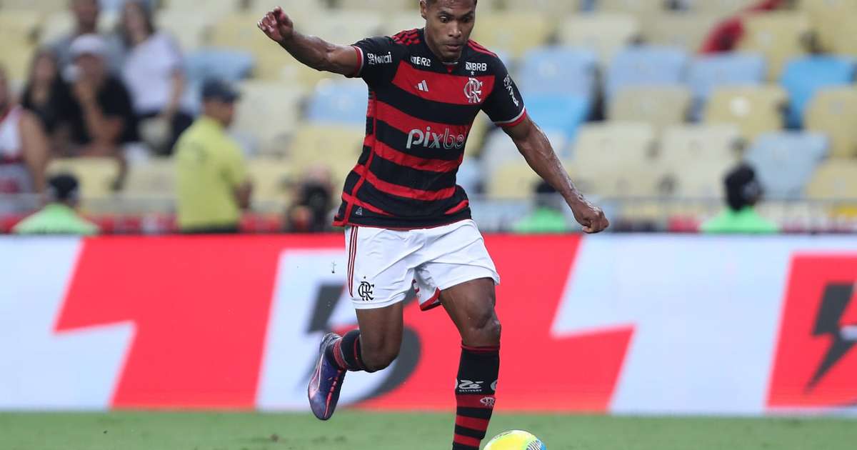 Preparação do Flamengo para clássico contra o Fluminense com retorno de Alex Sandro