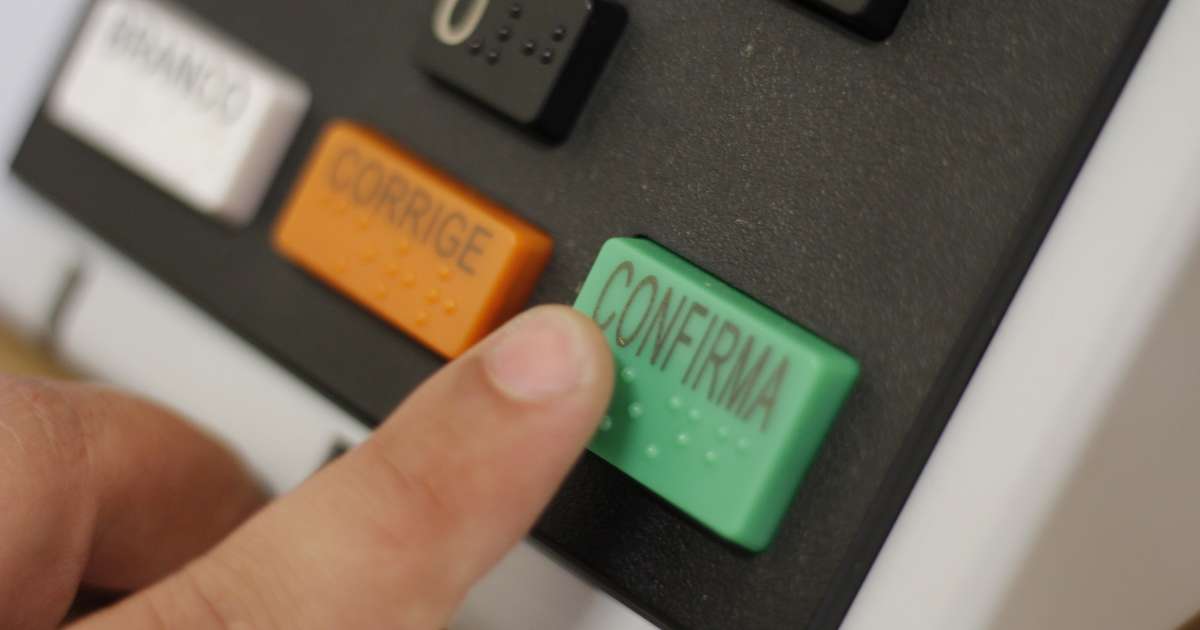 Rede de móveis é condenada a pagar R$ 5 mil a funcionária por coagi-la a votar em Bolsonaro