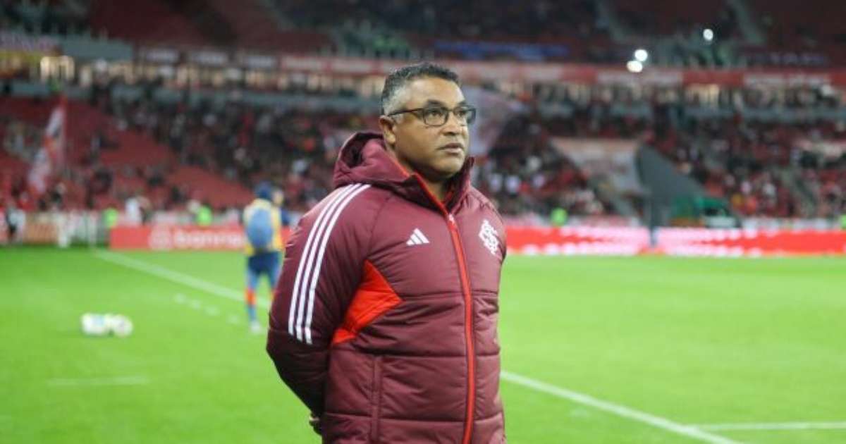 Roger surpreende e promove alteração no time titular do Internacional para o Gre-Nal.