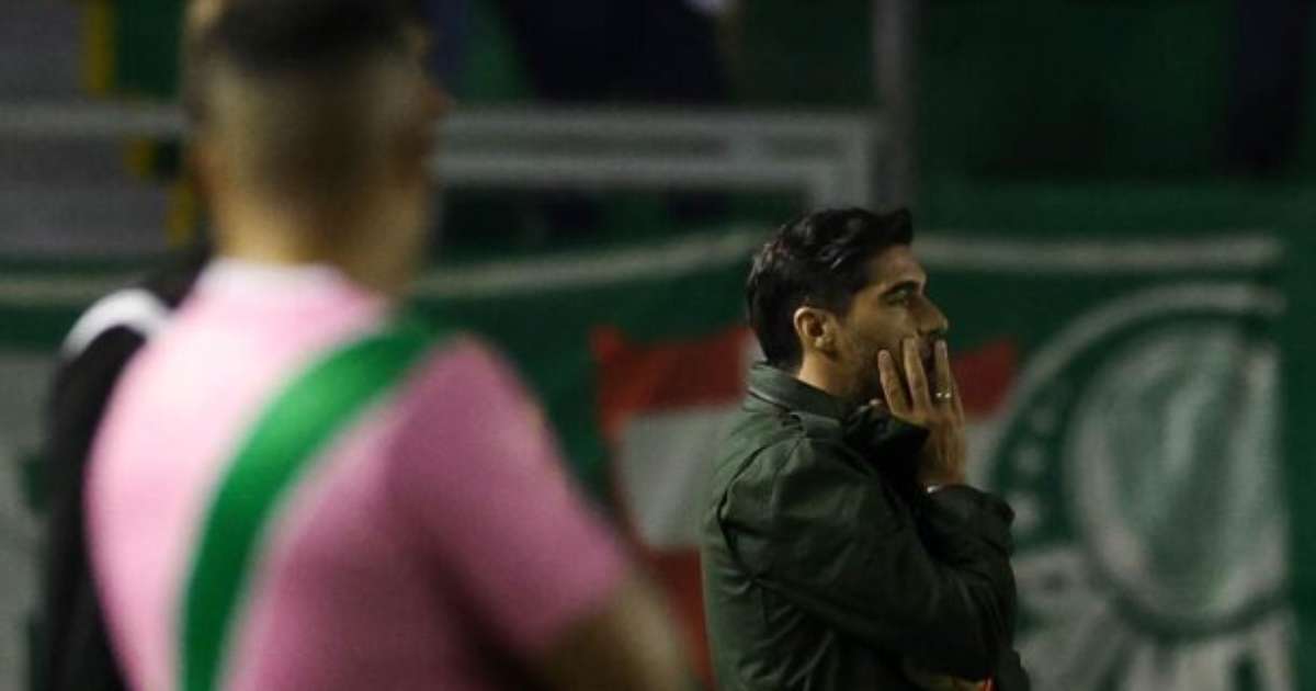 Abel Ferreira elogia Veiga e fala sobre corrida pelo título do Palmeiras.