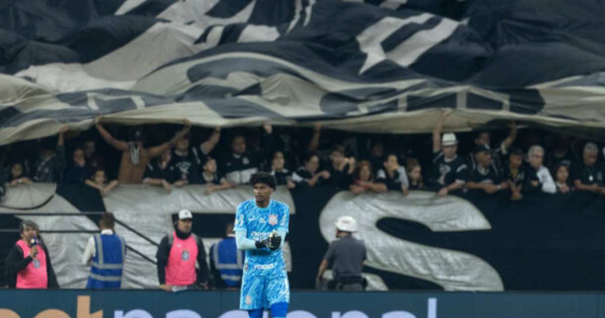 Corinthians quita multa ao Flamengo por Hugo Souza