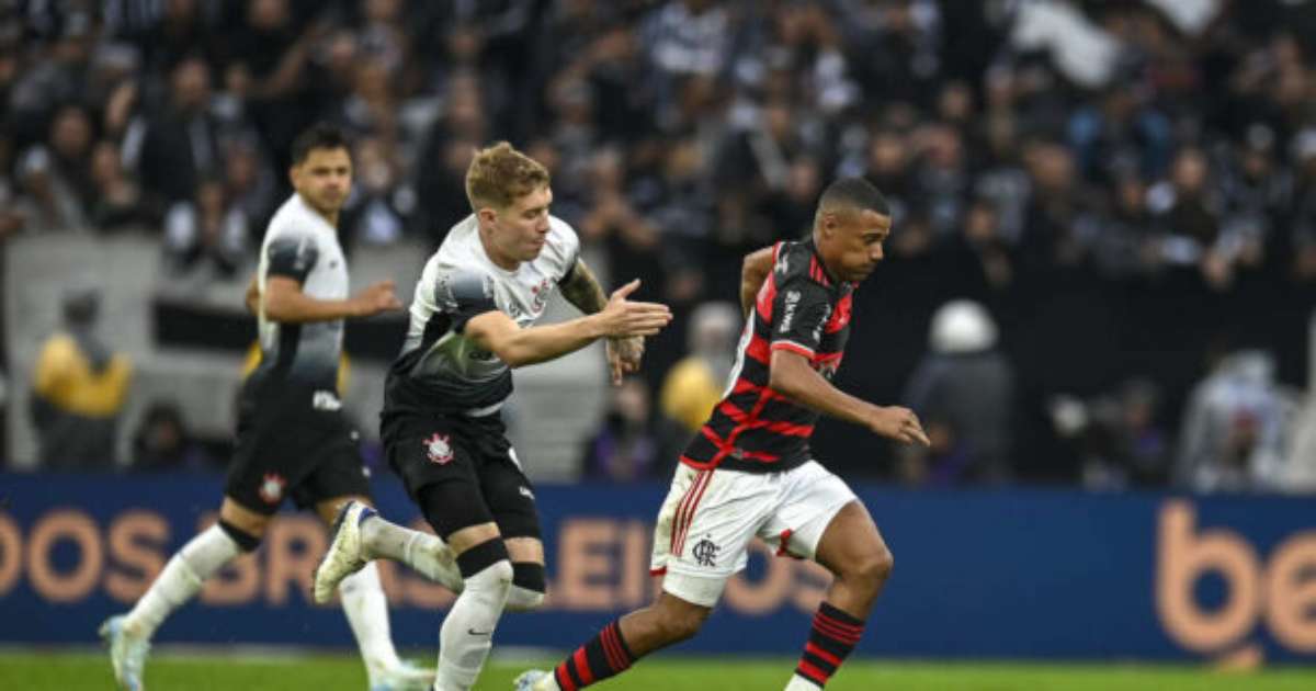 Flamengo confirma lesão do jogador De La Cruz no elenco titular.