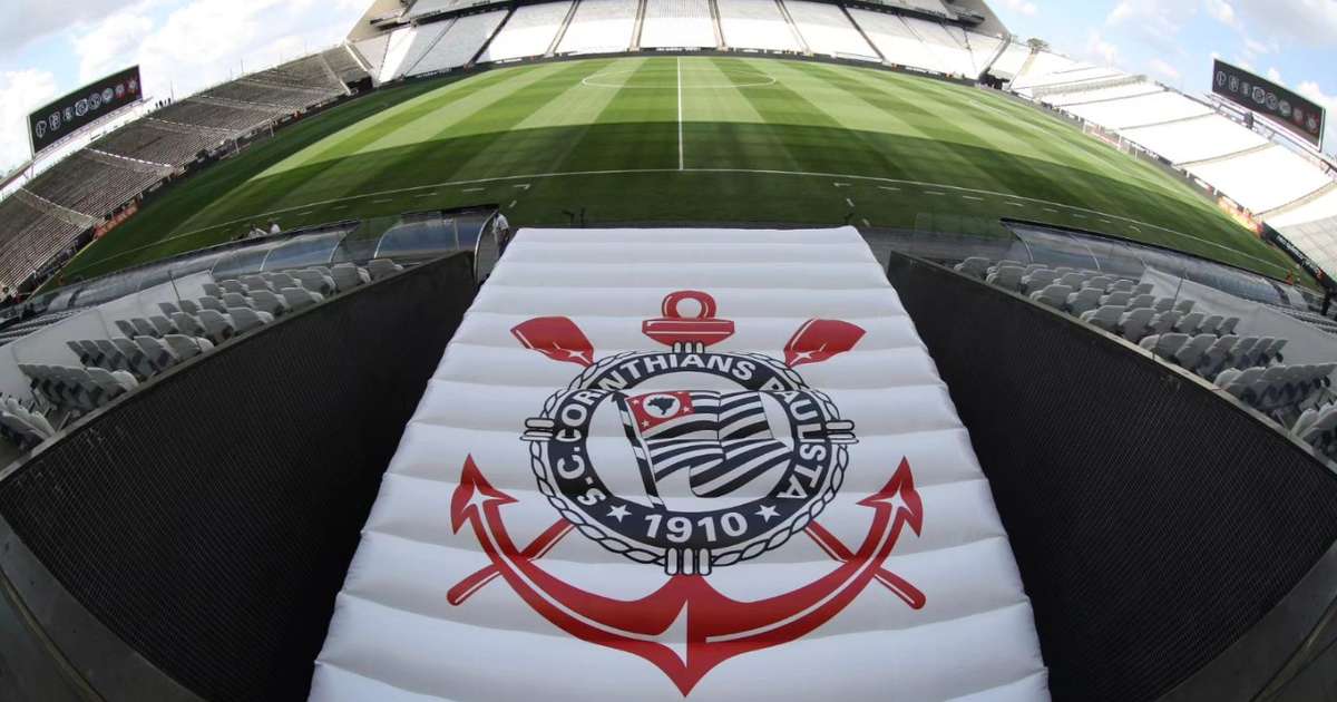 Corintianos criticam gramado da Neo Química Arena após empate com o Racing
