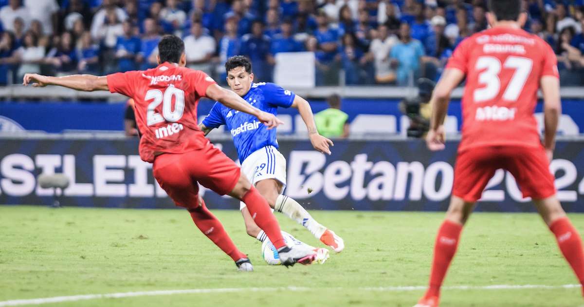 JOGO DA VIDA! Cruzeiro busca reabilitação em duelo contra Athletico-PR no Brasileirão