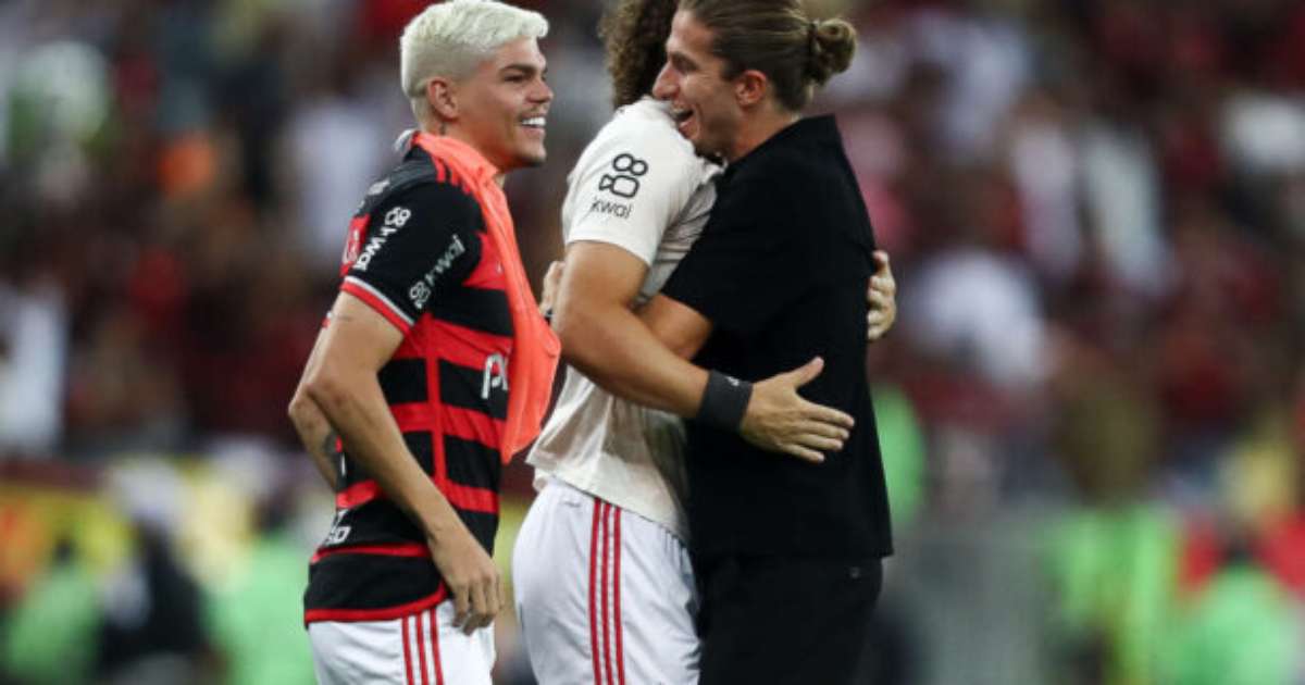 Filipe Luís destaque na imprensa espanhola por levar Flamengo à final