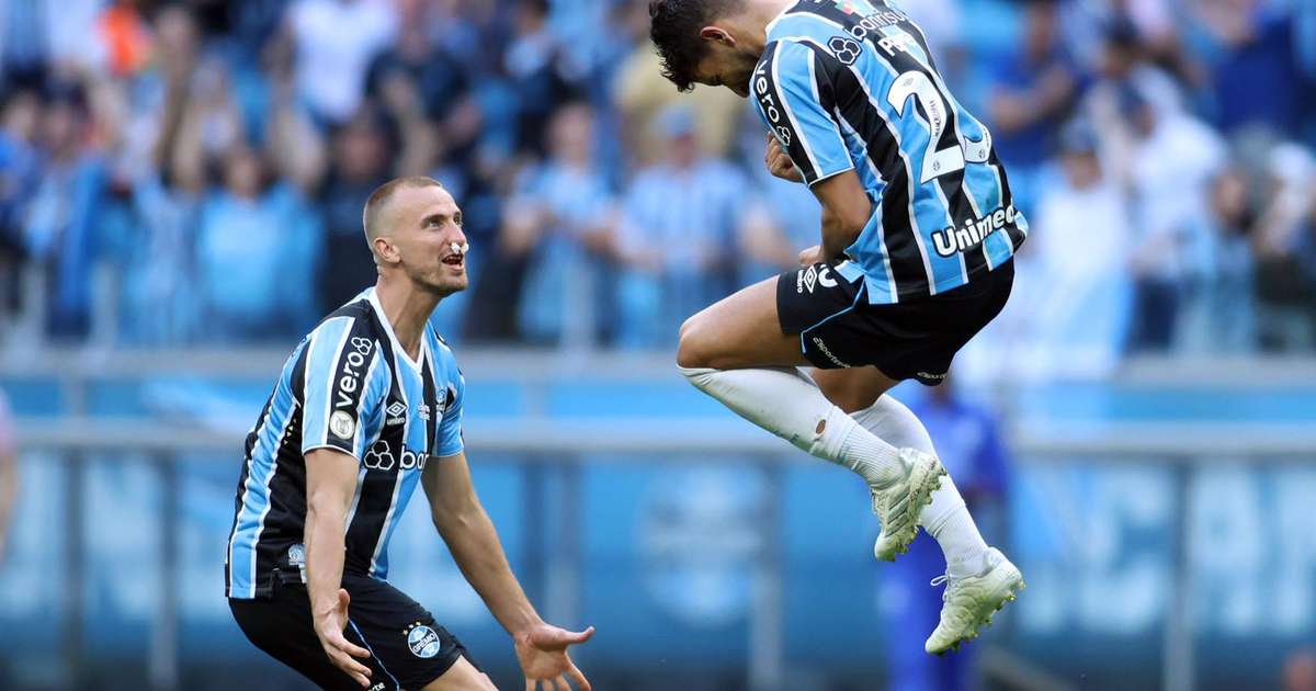 Grêmio vence de virada Atlético-GO e conquista importante resultado no Brasileirão.