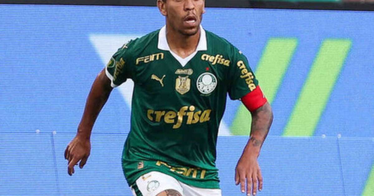 Palmeiras renova contrato com o lateral Marcos Rocha.