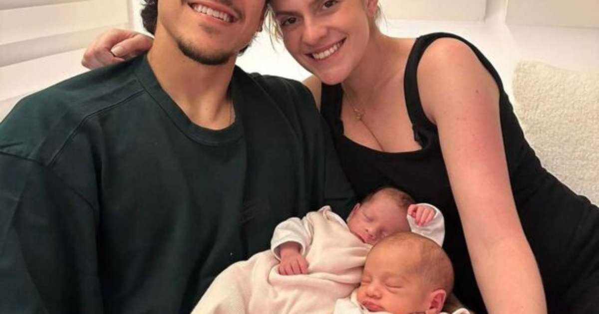 Pedro, Do Flamengo, Mostra Momento Adorável Com Filhas Gêmeas