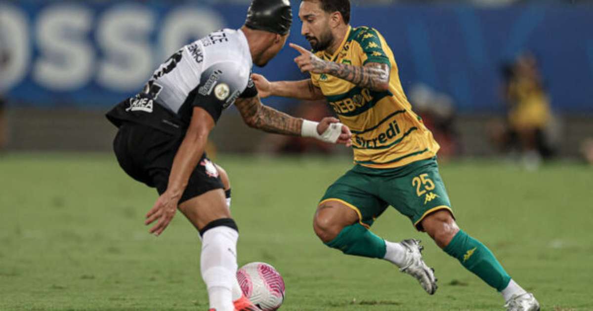 Depay brilha e Corinthians conquista vitória fundamental para sair do rebaixamento.