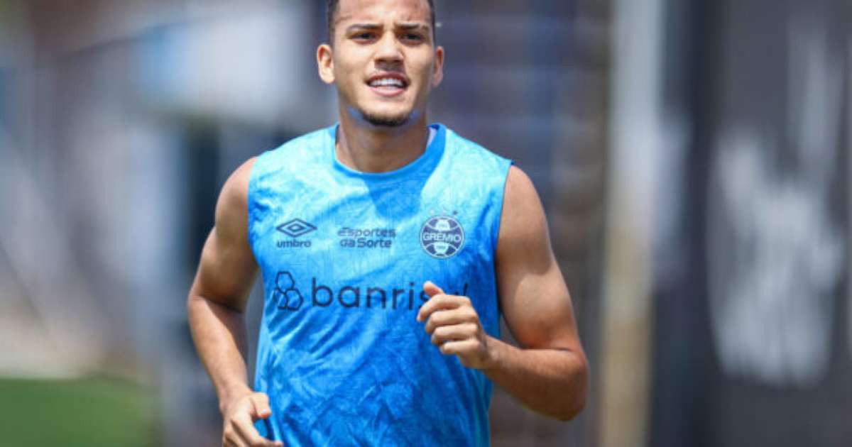Grêmio recebe de volta Gustavo Martins para treinamentos.