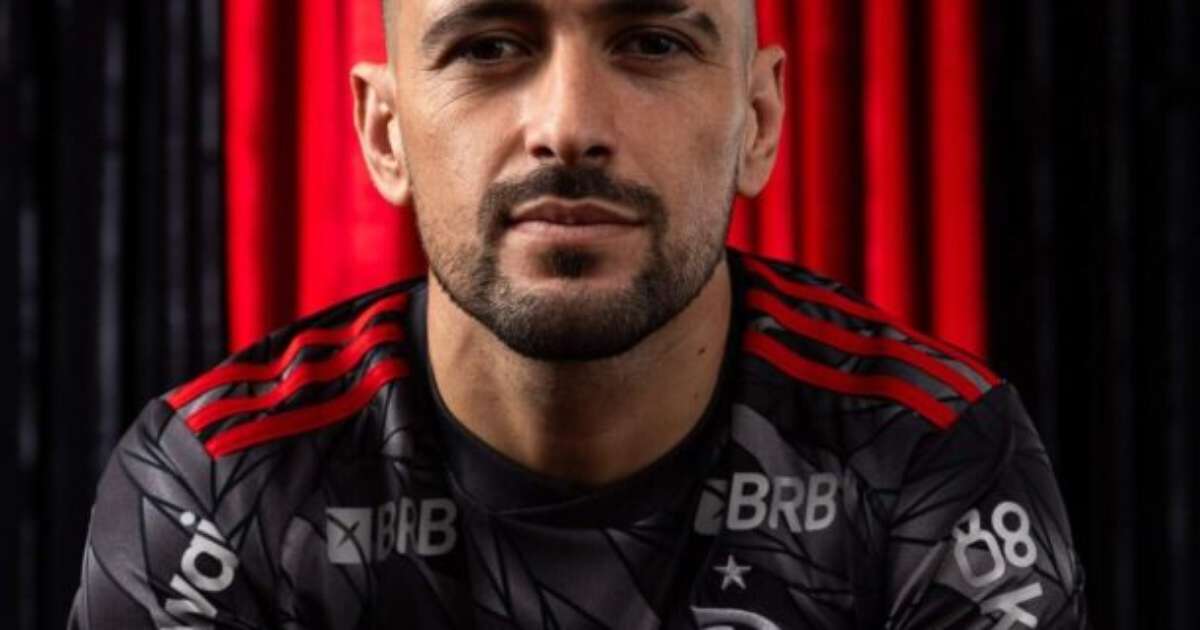 Flamengo estreia novo uniforme três em confronto contra o Internacional.