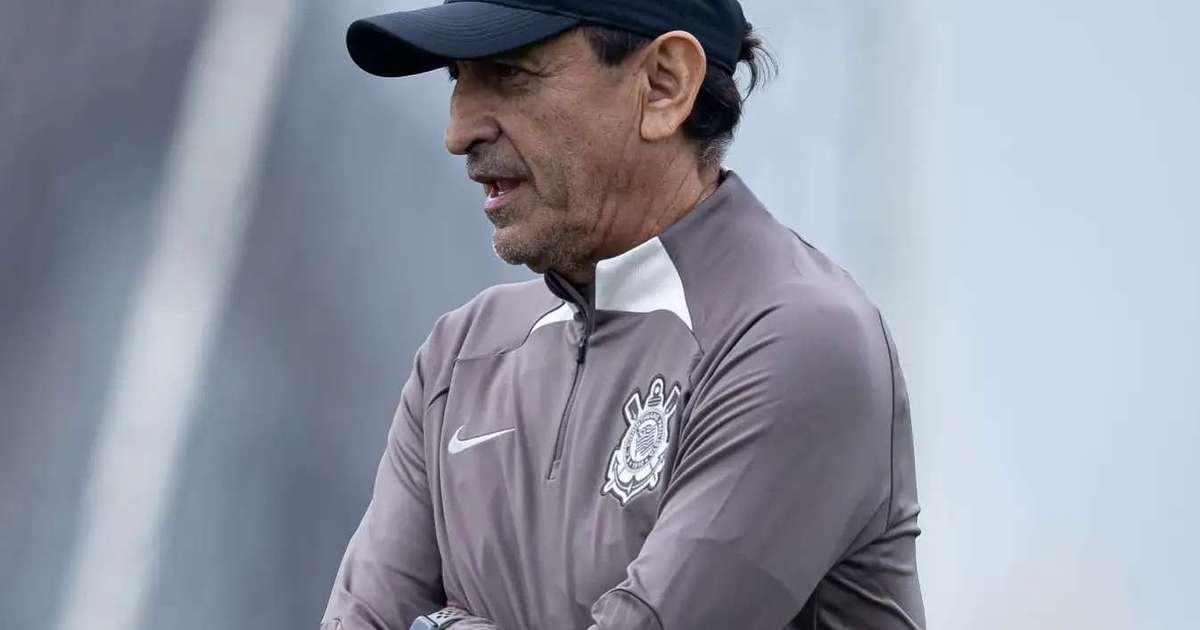 Corinthians encara Racing fora de casa em busca da final da Sul-Americana.