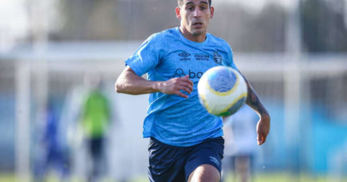 Renato avalia retorno de meia criativo ao time titular do Grêmio