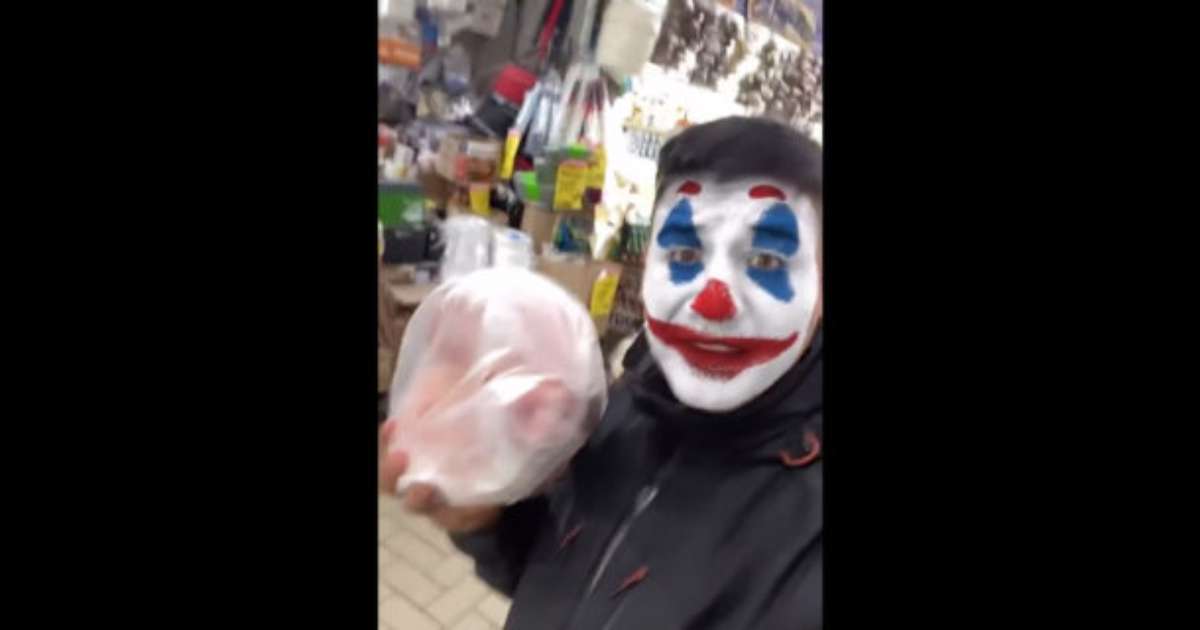 Torcedor justifica ato de levar cabeça de porco para estádio.