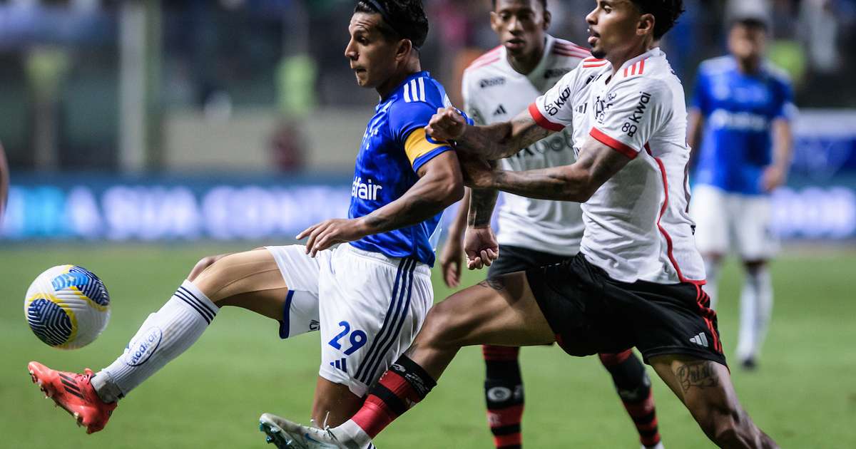 Flamengo vence Cruzeiro com reservas e retorna ao G-4; confira as notas.