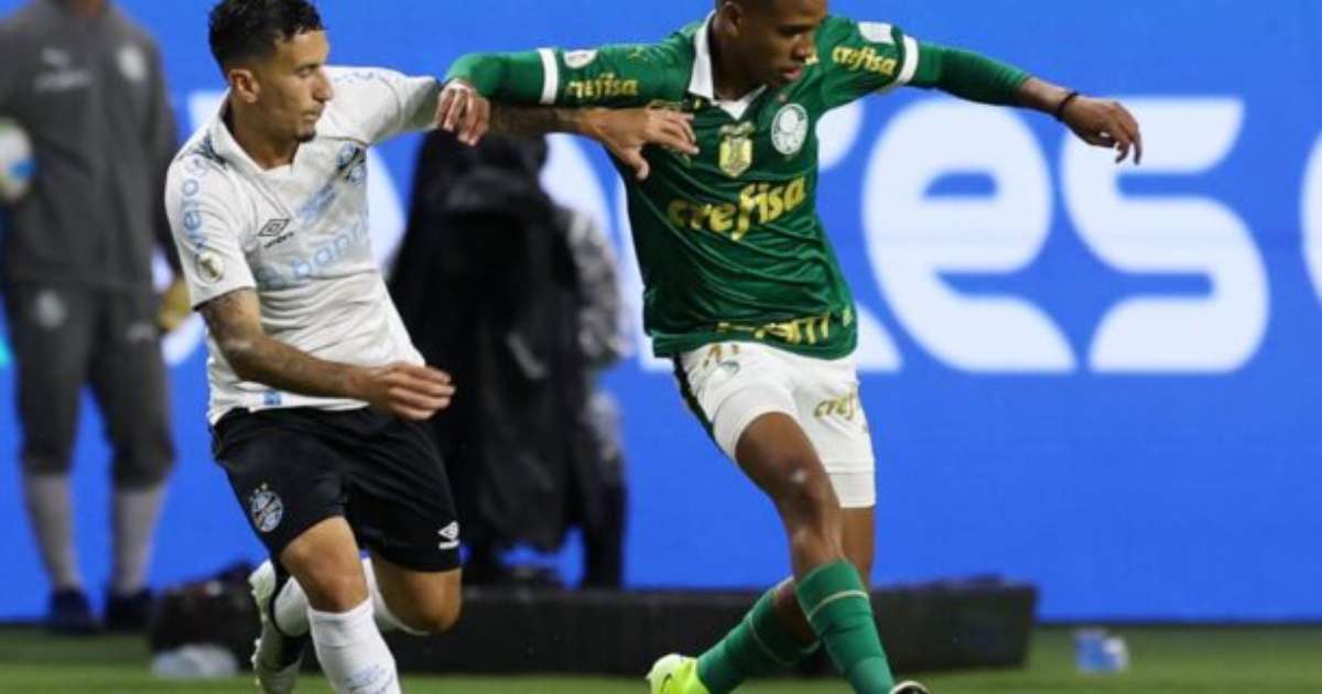 Estêvão valoriza importância dos companheiros e a briga pelo título no Palmeiras.