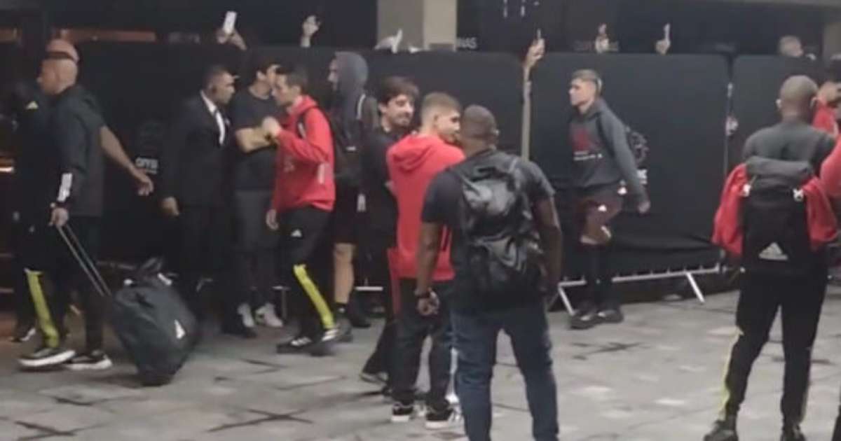 Chegada do Flamengo em Belo Horizonte para jogo decisivo contra o Atlético-MG.