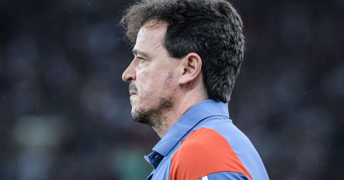 Diniz celebra primeira vitória no Cruzeiro e enaltece torcida.