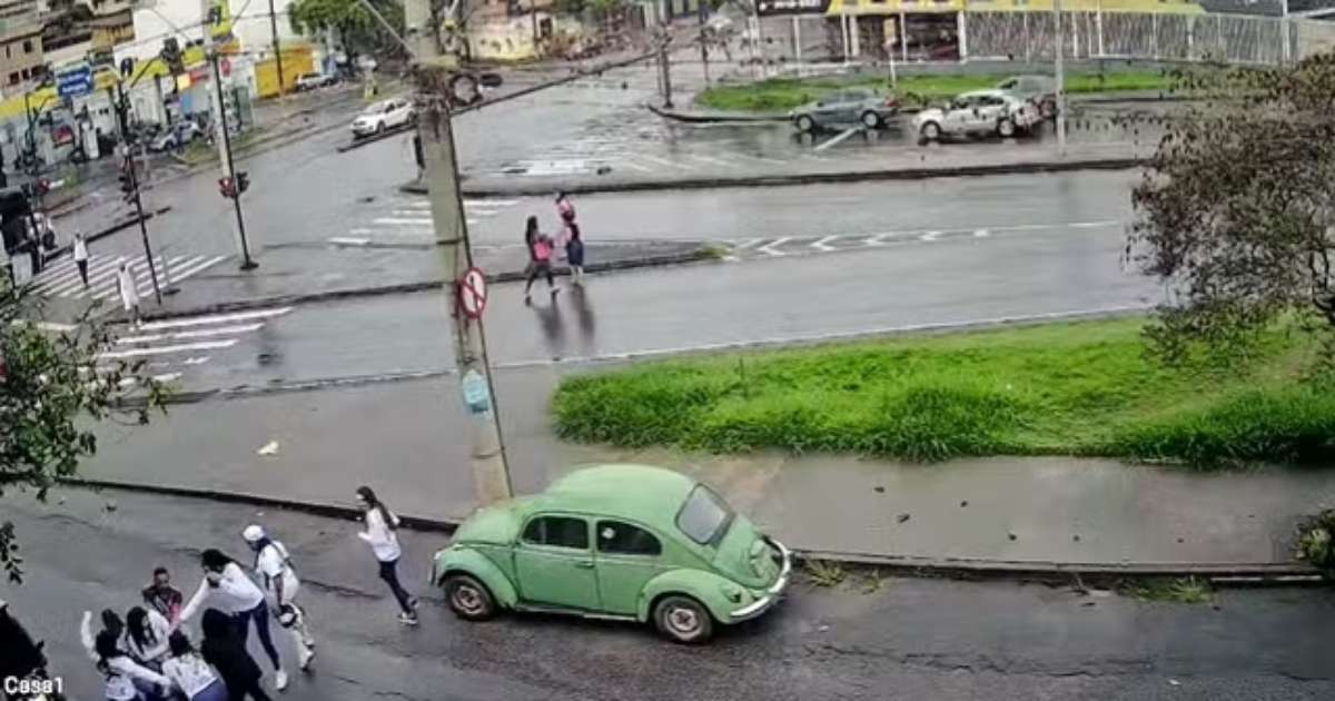 Torcedora do Atlético-MG é agredida e tem uniforme roubado por rivais em clássico.