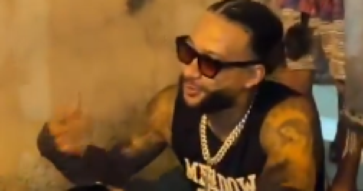 Memphis visita comunidade durante folga do Corinthians em Santo André.