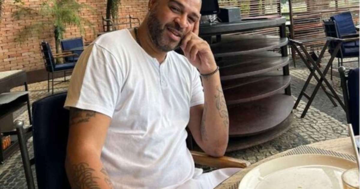 Lançamento da Biografia de Adriano Imperador emociona o craque no Rio de Janeiro.