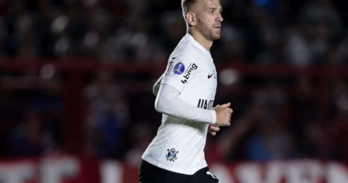 Pedro Henrique perde espaço no Corinthians após chegada de reforços.