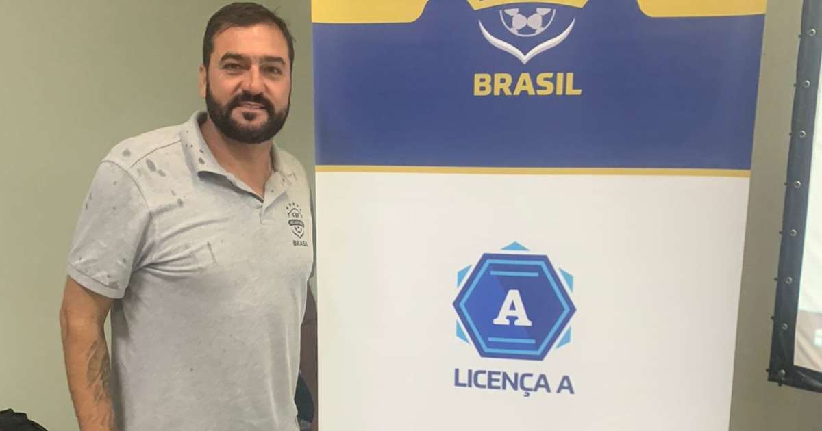 Danilo projeta evolução como treinador profissional após passagem pelo Corinthians.