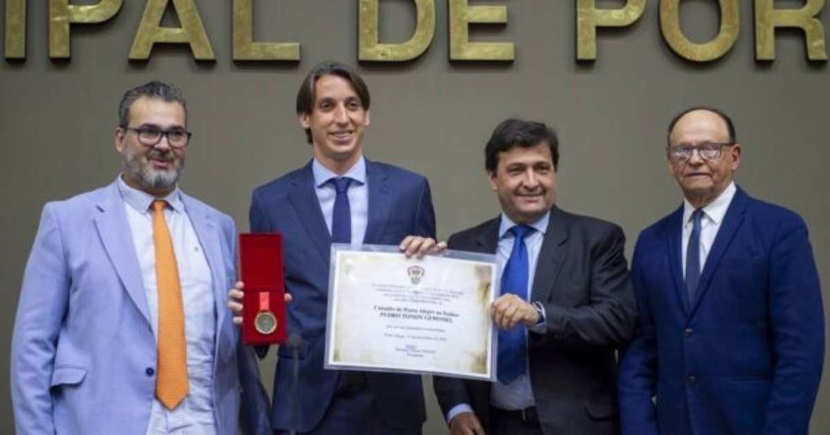 Homenagem a Geromel: Cidadão de Porto Alegre pelos Serviços Prestados no Futebol.