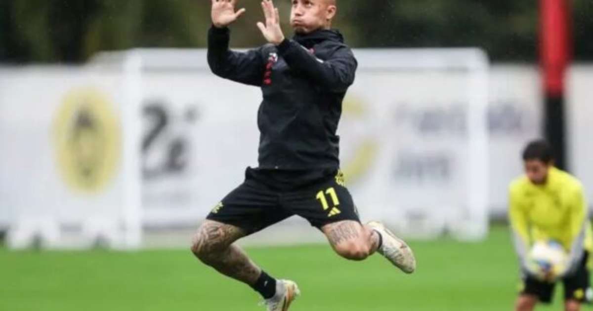 Cebolinha em ação no treino do Flamengo! Preparação intensa no Ninho do Urubu para o próximo desafio!