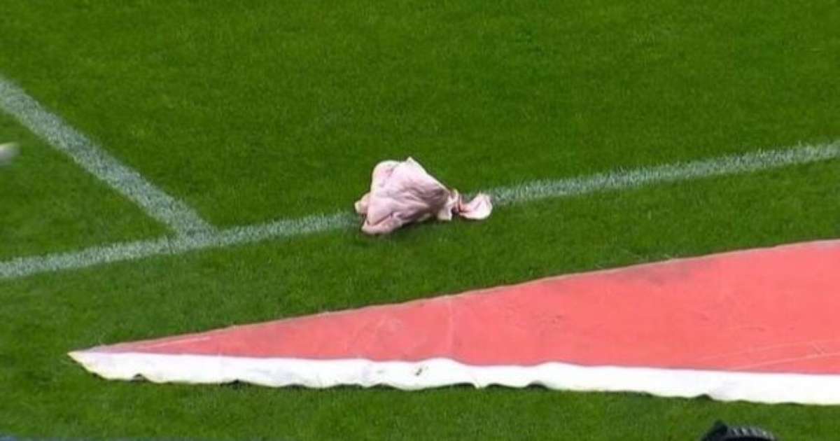 Corinthians denunciado no STJD por incidente com cabeça de porco no clássico.