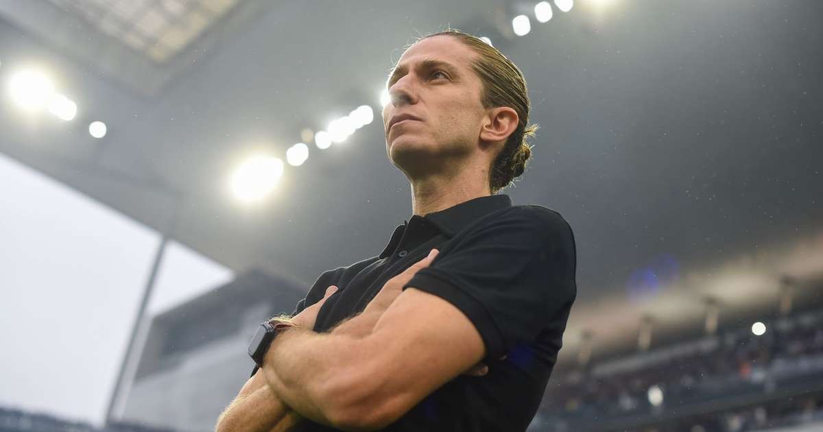 Filipe Luís retorna para duelo contra o Cuiabá, seu último adversário como jogador.