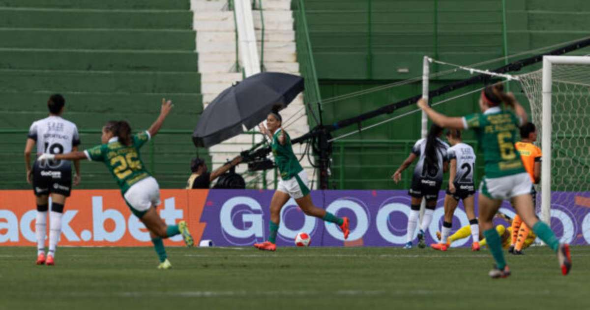 Palmeiras vence nos pênaltis e garante tricampeonato no Paulistão Feminino.