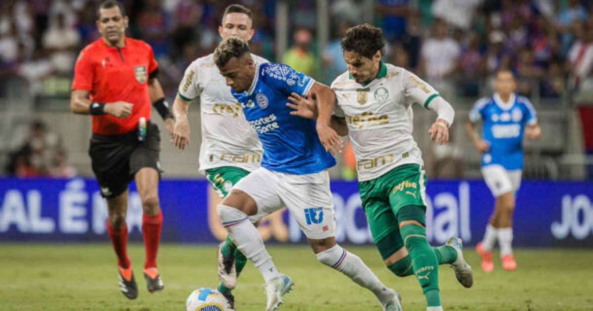 Palmeiras vira sobre Bahia e mantém viva esperança de título no Brasileirão.