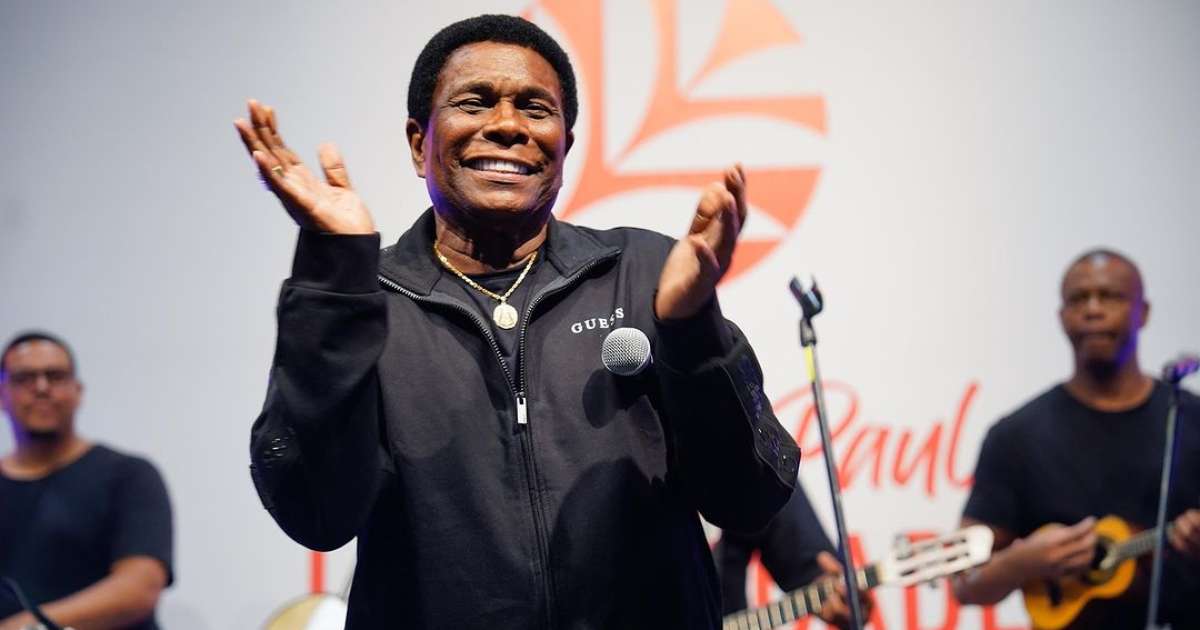 Neguinho da Beija-Flor anuncia aposentadoria após desfile de 2025