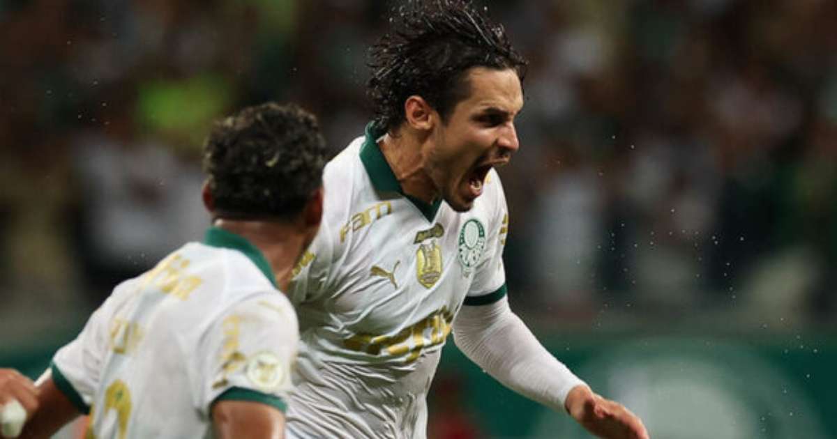 Veiga Demonstrates Sleight of Foot in Goal Against Bahia
