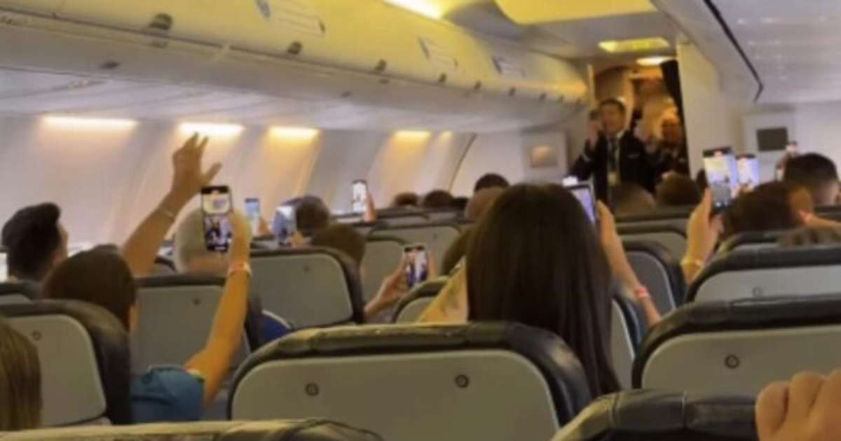 Familiares Dos Jogadores Do Cruzeiro Viajam Com Música Para Assunção