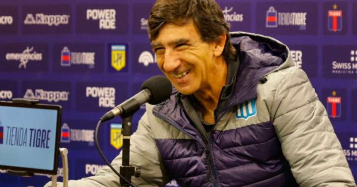 Orgulho e confiança: técnico do Racing otimista antes de decisão crucial.