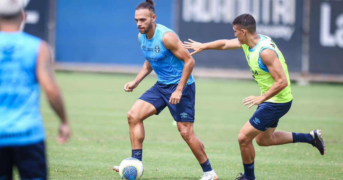 Grêmio finaliza preparação e parte para duelo contra o Cruzeiro.