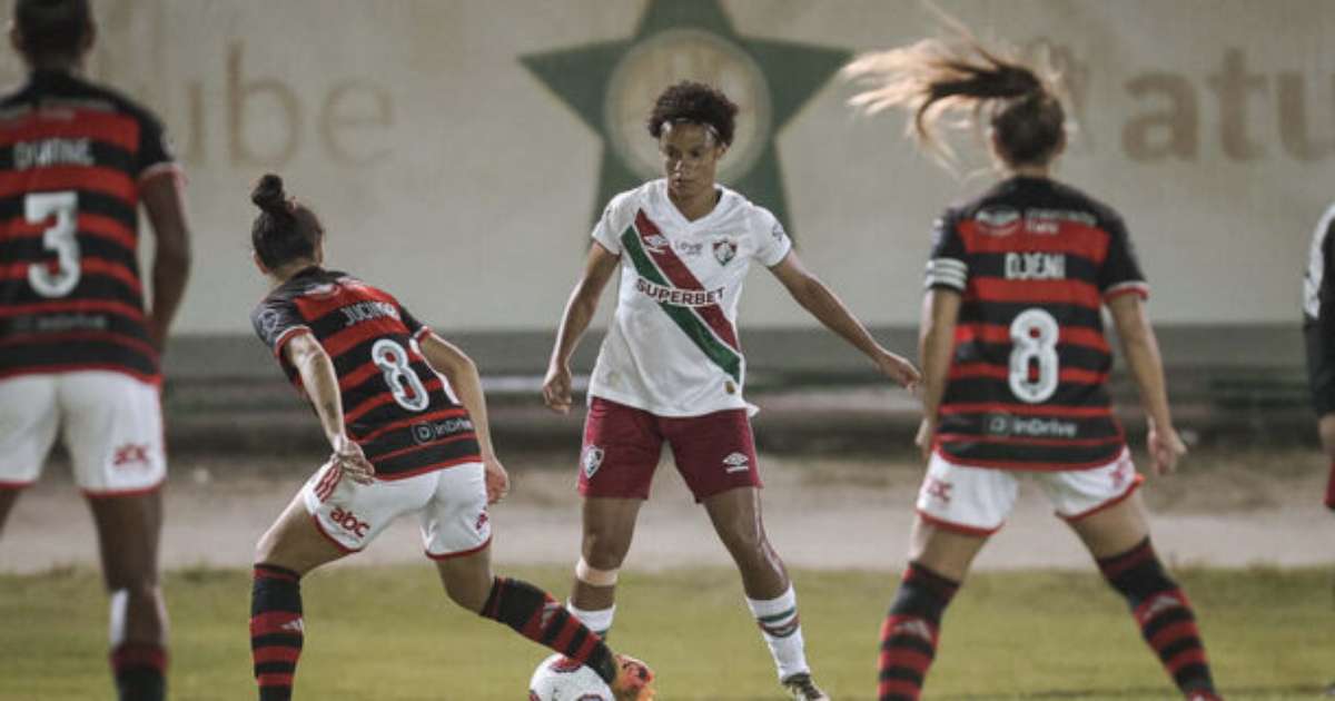 Flamengo conquista título carioca feminino com golaço de Jucinara no clássico contra Fluminense.