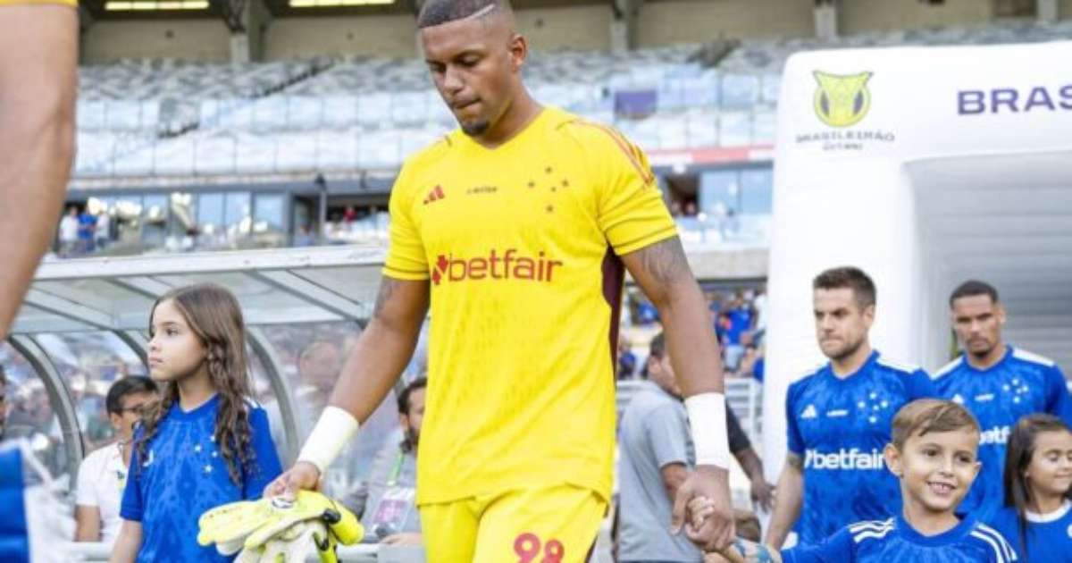 Goleiro do Cruzeiro se Pronuncia Após Vídeo em Festa com Companheiros Viralizar.