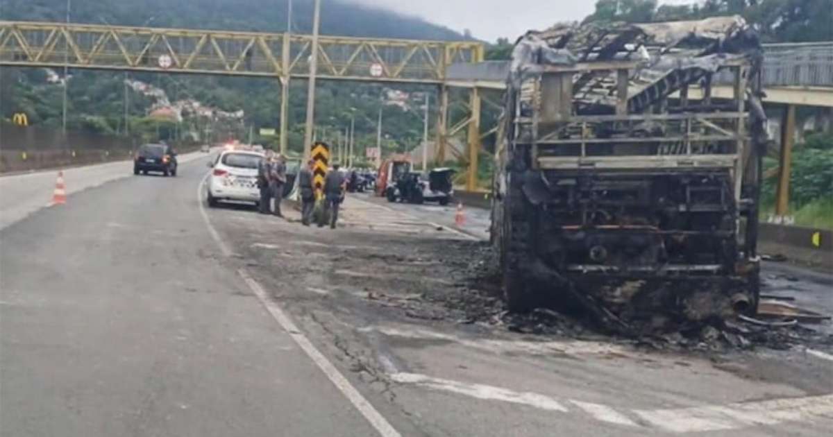 Dez membros da Mancha Alviverde presos por suspeita de emboscada contra cruzeirenses.