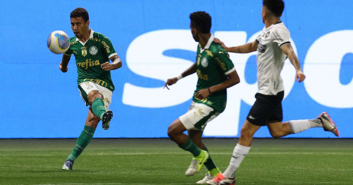 Expulsão de Marcos Rocha influencia derrota do Palmeiras no jogo decisivo.